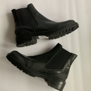 NWOB Aquatalia weatherproof leather Leila bootie